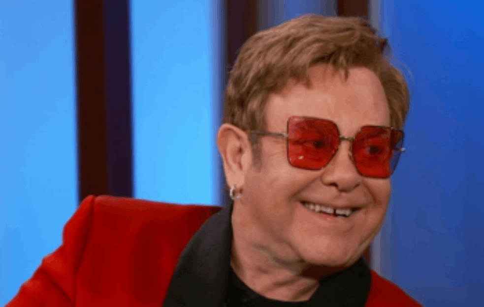'MI ZAVISNICI PRETERUJEMO U SVEMU, NE ŽALIM NI ZBOG ČEGA!' Svetska GEJ ikona, ELTON DŽON danas puni 74 godine!